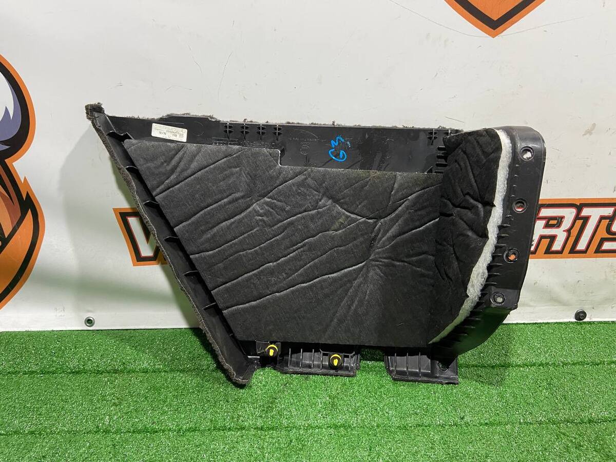LR068091 Listwa Bagażnika Prawa Range Rover Sport L494 (2014-2022) Używana